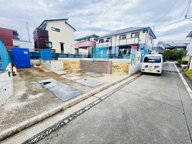 新築　前橋市川原町１丁目第１　1号館の前面道路含む現地写真|現地写真　東側接道幅員約4ｍ