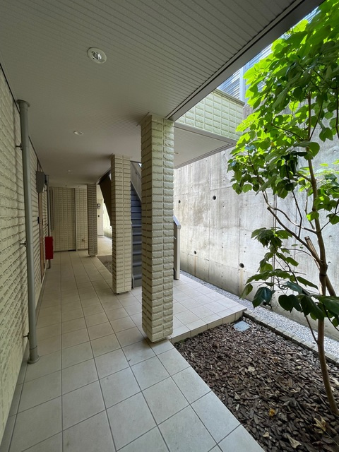 ＧＲＡＣＥ　ＨＩＬＬＳ　ＣＯＵＲＴのロビー