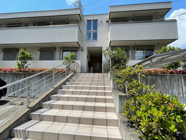 ＧＲＡＣＥ　ＨＩＬＬＳ　ＣＯＵＲＴのエントランス