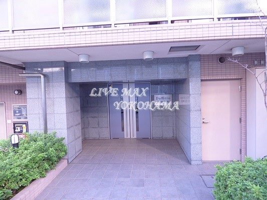 【エントランス】ドゥーエ横濱台町