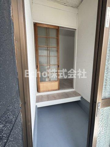 大阪府寝屋川市黒原旭町 戸建ての玄関
