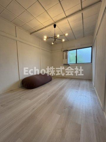 大阪府寝屋川市黒原旭町 戸建ての居間・リビング