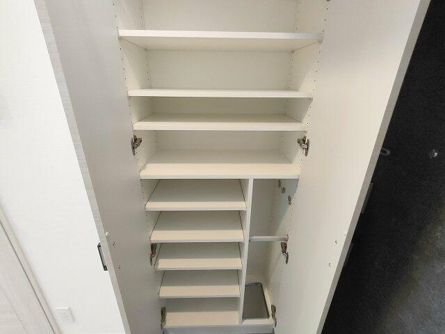ミライズ新小岩マーロの玄関