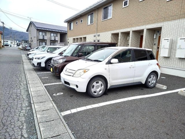 ファミィーユ Ｋの駐車場