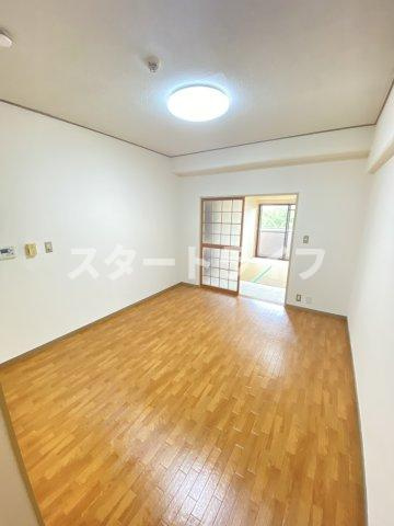 大阪市東淀川区東中島４丁目の賃貸マンションの居間・リビング