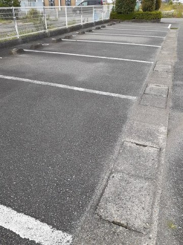 ソレイユ・ルヴァンＡの駐車場|駐車場完備です