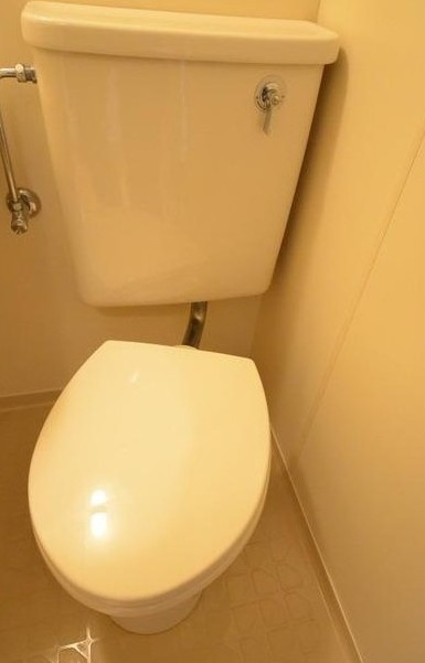 横浜市西区中央１丁目の賃貸マンションのトイレ