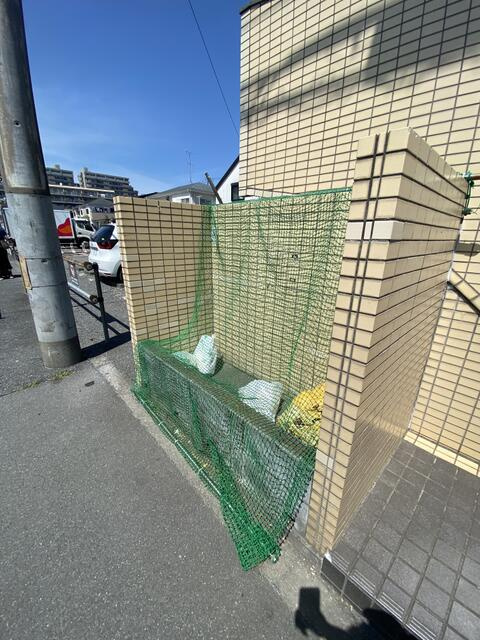 ■敷地内ゴミ捨て場