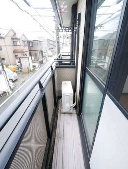 相模原市中央区淵野辺本町４丁目のアパートのバルコニー