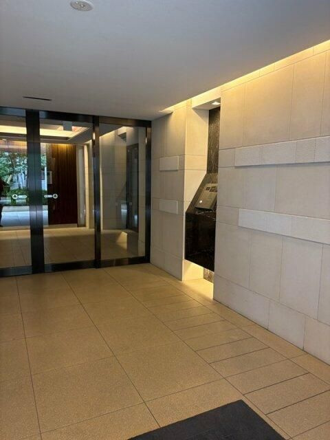グランスイート高田馬場四丁目のエントランス