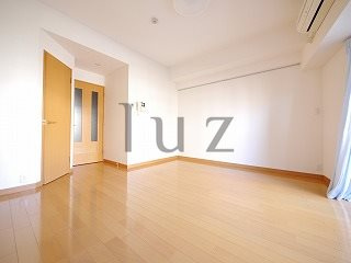 ラベール横濱の寝室|綺麗なフローリングなお部屋です