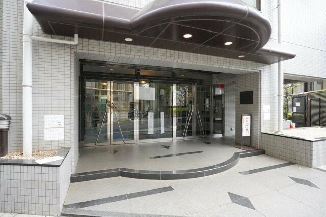 フロール巣鴨のエントランス