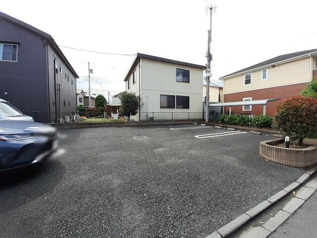 エレガンシアの駐車場