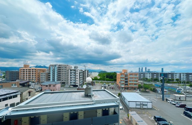 【展望】 | 藤和奈多ハイタウン☆仲介手数料無料☆ | 居住者様の快適な暮らしを願い、配管から内装まで丁寧にリノベーション工事を行っております。ひとつひとつ厳選された素材で彩られる空間の完成を、ぜひご覧ください。