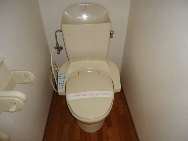 サンライズオクダＡのトイレ|シャワー付トイレ