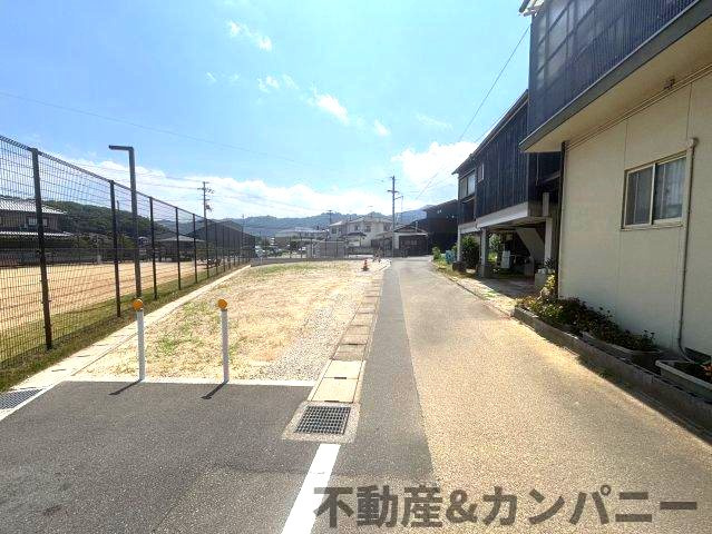 伊予市米湊公園横分譲地の前面道路含む現地写真|前面道路含む現地写真です