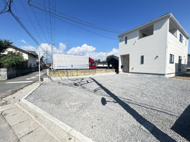 新築　前橋市粕川町女渕第３　クレイドルガーデン　1号館の駐車場|現地写真　駐車スペースは並列3台分可能です！
