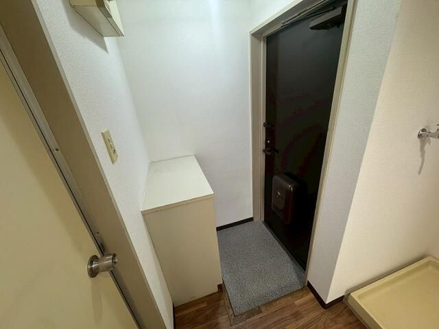 横浜市瀬谷区瀬谷４丁目の賃貸マンションの玄関