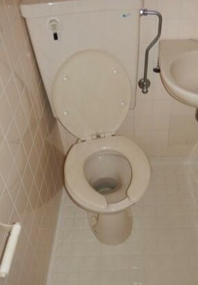 横浜市瀬谷区瀬谷４丁目の賃貸マンションのトイレ