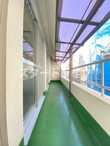大阪市淀川区宮原２丁目の賃貸マンションのバルコニー
