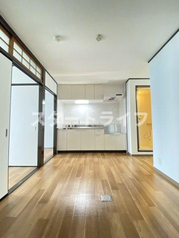 大阪市淀川区宮原２丁目の賃貸マンションの居間・リビング