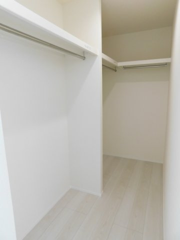 稲沢市田代１丁目の新築一戸建の収納|◇大容量ウォークインクローゼット◇　　大きな荷物もしっかり収納できます♪