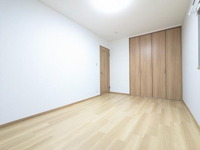 長尾元町7丁目　中古一戸建ての洋室|洋室7.5帖
■物件内覧・資金計画相談・住宅ローン相談、リフォーム相談、お問合せ受付中■
※当日・翌日のご内覧、ご相談はお電話でのお問合せがスムーズです！