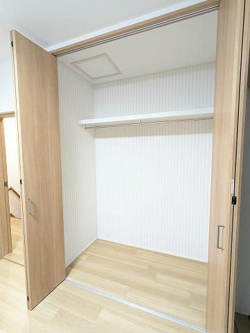 長尾元町7丁目　中古一戸建ての内装|洋室のクローゼット
■物件内覧・資金計画相談・住宅ローン相談、リフォーム相談、お問合せ受付中■
※当日・翌日のご内覧、ご相談はお電話でのお問合せがスムーズです！