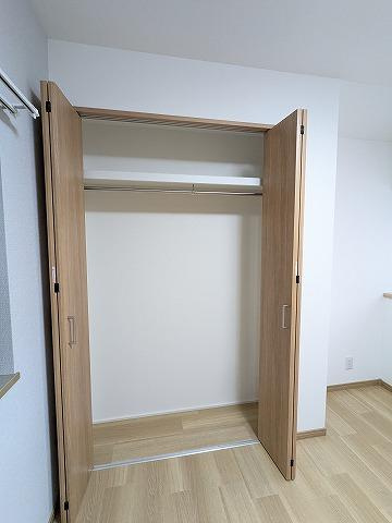 長尾元町7丁目　中古一戸建ての内装|洋室のクローゼット
■物件内覧・資金計画相談・住宅ローン相談、リフォーム相談、お問合せ受付中■
※当日・翌日のご内覧、ご相談はお電話でのお問合せがスムーズです！