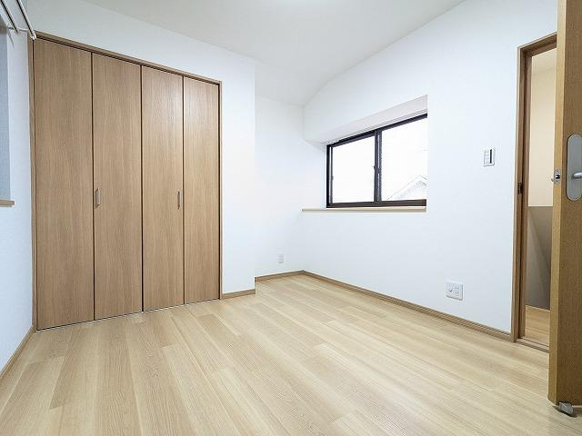 長尾元町7丁目　中古一戸建ての子供部屋|洋室4.8帖
■物件内覧・資金計画相談・住宅ローン相談、リフォーム相談、お問合せ受付中■
※当日・翌日のご内覧、ご相談はお電話でのお問合せがスムーズです！