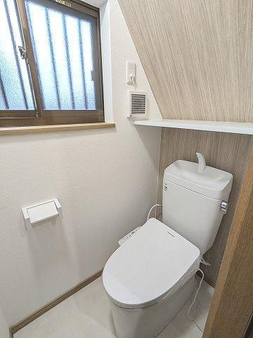 長尾元町7丁目　中古一戸建てのトイレ|温水洗浄便座
■物件内覧・資金計画相談・住宅ローン相談、リフォーム相談、お問合せ受付中■
※当日・翌日のご内覧、ご相談はお電話でのお問合せがスムーズです！