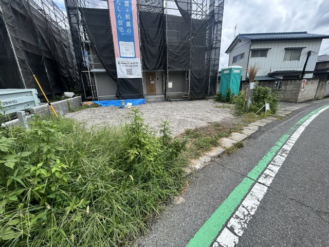 新築　前橋市粕川町女渕第３　クレイドルガーデン　2号館の駐車場|現地写真　駐車スペースは並列3台分可能です！
