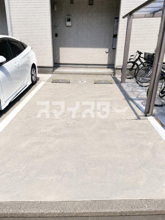 Ｃｒｅｓｔ　Ⅱの駐車場