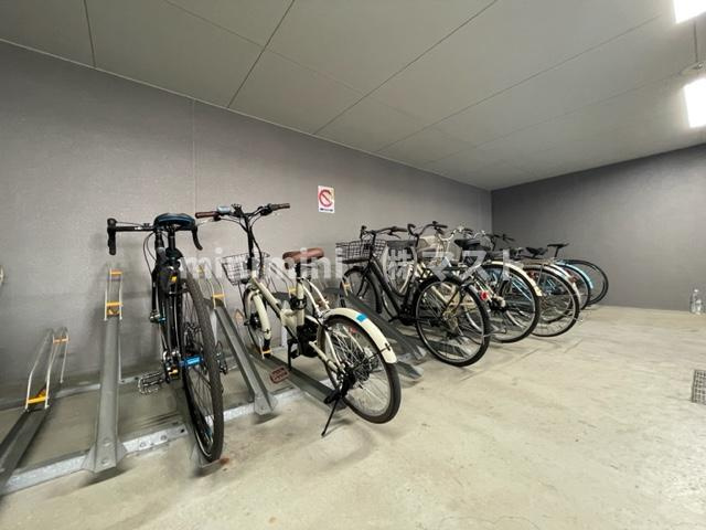 イーストヴィラ梅田の駐車場