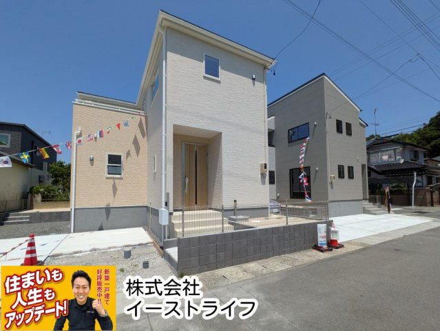 【新築戸建】　いわき市中岡町1丁目1期　長期優良住宅の外観|手前の白い外壁が1号棟、奥のグレーの外壁が2号棟になります！