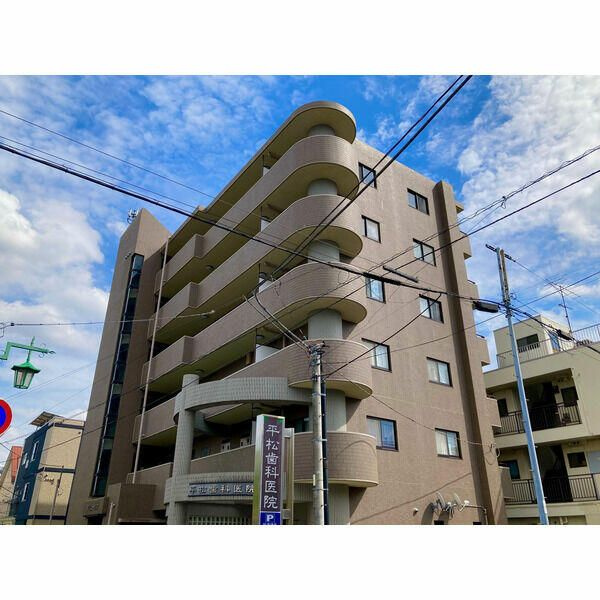 イーストワンの外観