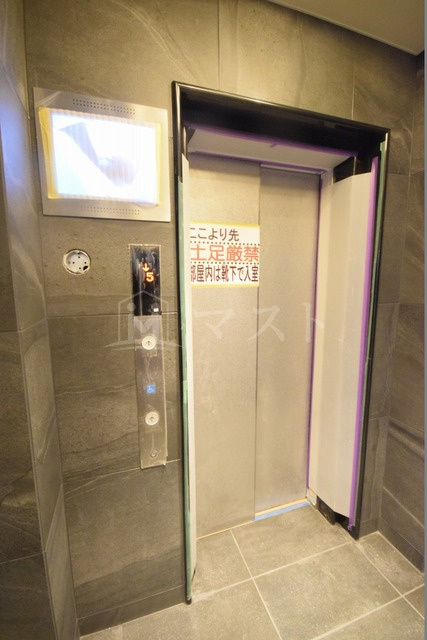 プレサンス梅田のロビー