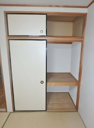 相模原市中央区すすきの町のアパートの収納