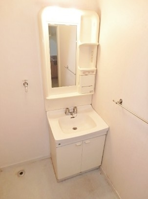 相模原市中央区すすきの町のアパートの独立洗面台