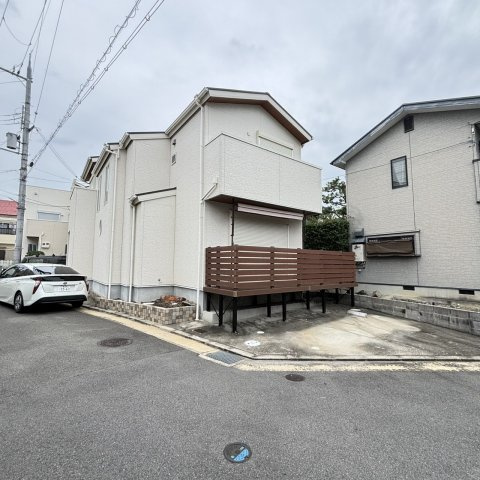 南楠葉戸建の駐車場