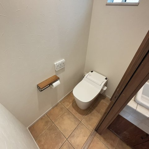 南楠葉戸建のトイレ