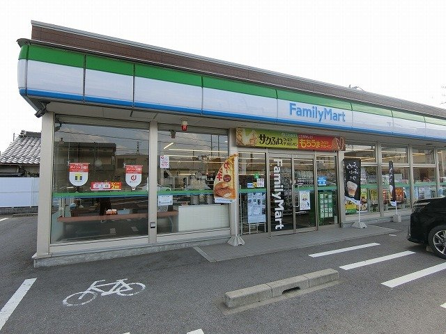 グランドールⅡ　Ｃの周辺|ファミリーマート垂井宮代店まで750m