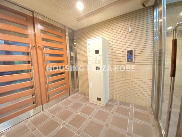 ハイツレインボー塩屋のエントランス