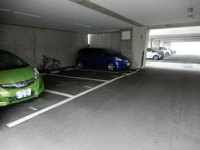 コスタデル明石の駐車場