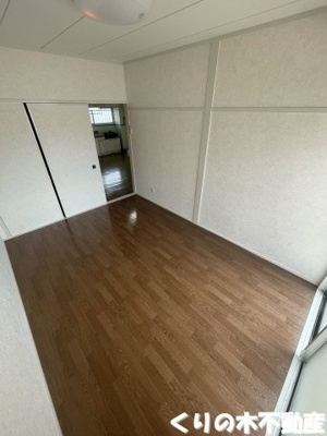 【洋室】 | ヴィラアンソレイエ今治八町西 | 同タイプのお部屋です（現況を優先します）
