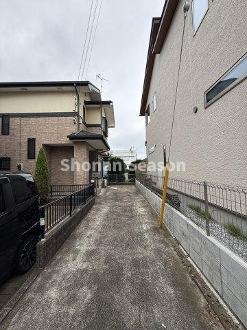 【現地画像あり】平塚市西真土　中古戸建　32.63坪の駐車場|カースペース３台あり◎