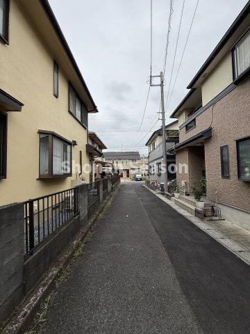 【現地画像あり】平塚市西真土　中古戸建　32.63坪の前面道路含む現地写真|ファミリーマート徒歩4分、いなげや徒歩7分などなどお買い物環境良好◎