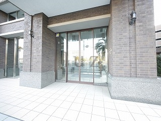 ヨコハマオールパークス第四街区のエントランス