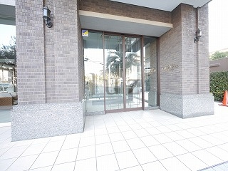 ヨコハマオールパークス第四街区のエントランス