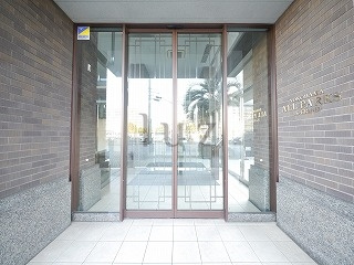ヨコハマオールパークス第四街区のエントランス